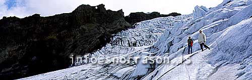 hs008201-01.jpg
people walking Gígjökull glacier