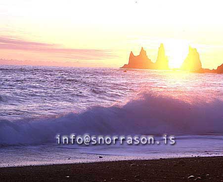 hs009180-01.jpg
Reynisdrangar, Vík í Mýrdal