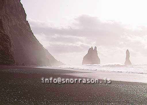 hs008347-01.jpg
Reynisdrangar