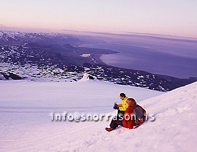 hs001143-01.jpg
Snæfellsjökull
ON top of Snaefellsjökull glacier around midnight , june 21st.