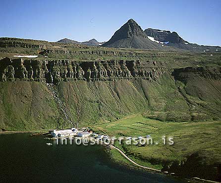 hs001305-01.jpg
loftmynd af Djúpuvík
aerial view of Djupavik in Strandir