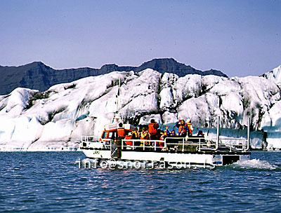 hs000925-01.jpg
tourists sailig on the glacier lagoon