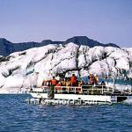 hs000925-01.jpg
tourists sailig on the glacier lagoon