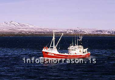 hs002080-01.jpg
skip á siglingu