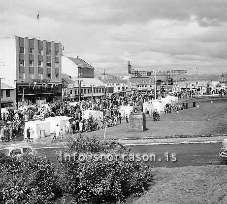 ss02359-01.jpg
Reykjavík 17. júní 1962