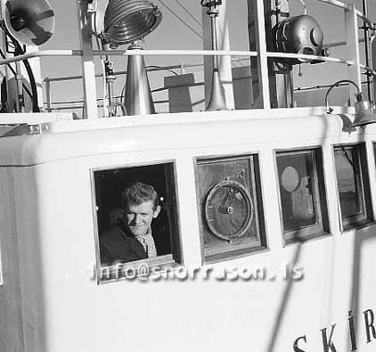 ss02698-01.jpg
Skírnir AK 12 Skipstjóri 1961, skipanúmer 191