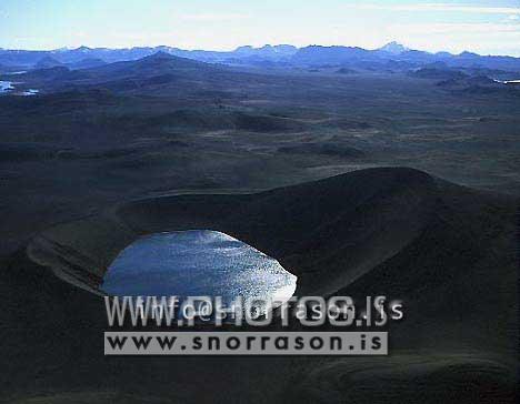 hs013977-01.jpg
gamall gígur nálægt Veiðivötnum, old crater
south highland