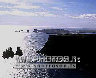 hs011048-01.jpg
Reynisdrangar,  Dyrhólaey
aerial view to Reynisdrangar rocks and Dyrhólaey