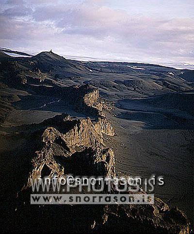 hs008033-01.jpg
Kínamúrinn ? Austur af Vonarskarði
the Icelandic chinawall ? central highlands