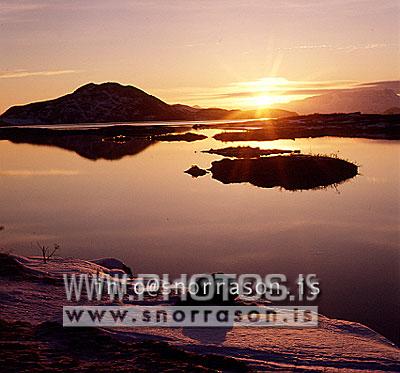 hs007164-01.jpg
sólsetur við Þingvallavatn
sunset at wintertime in lake Thingvallavatn