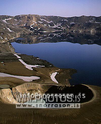 hs005831-01.jpg
Víti og Öskjuvatn
From Askja, Víti and lake Öskjuvatn