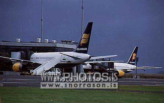 hs018069-01.jpg
flugvélar, flugvöllur, airplanes, airport, 
Keflavik airport. Leifsstöð