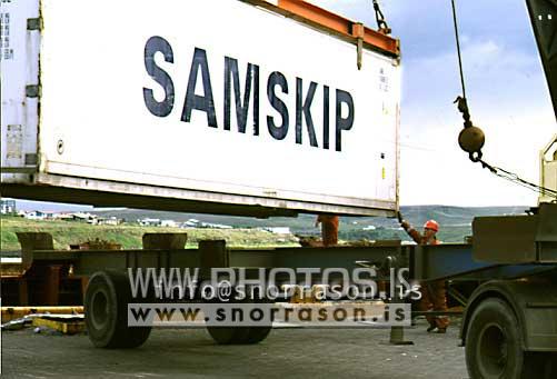 hs005061-01.jpg
landing containers
Samskip