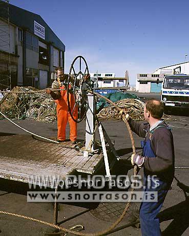 hs005005-01.jpg
workers, iron Indunstry
járniðanaðrmenn, atvinna við höfnina
