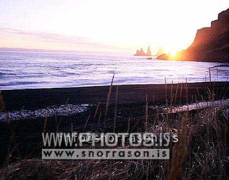 hs009181-01.jpg
Vík, Reynisdrangar