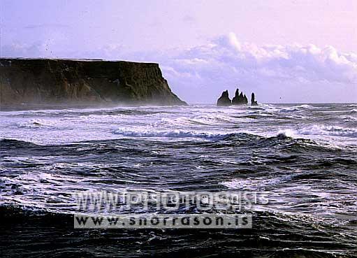 hs008338-01.jpg
rok og sjór við Reynisdranga, wind and surfes