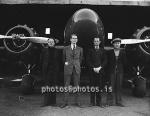 ss07066.jpg
Við Beechcraft vél FÍ 1944. F.v. Ásgeir Magnússon, Örn Johnson, Jóh. R. Snorrason otg Brandur Tómasson