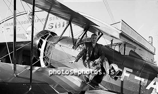 ss07044.jpg
Jóhannes R. Snorrason  í flugnámi í Kanada 1941