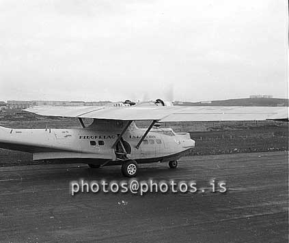 ss07454.jpg
Catalina í flugtakstöðu í Rvk. 1957.