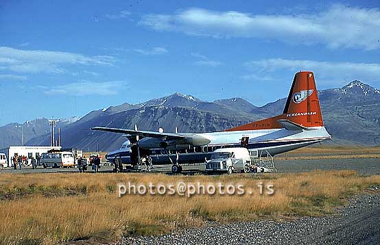 ss07601.jpg
Fokker F27 vél FÍ á Hornafirði 1977