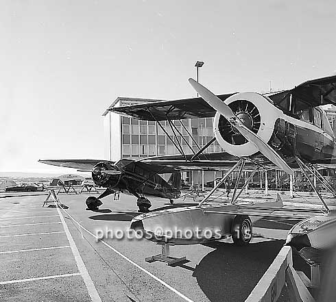 ss07746.jpg
Stinson og Waco við Hótel Loftleiðir um 1982.