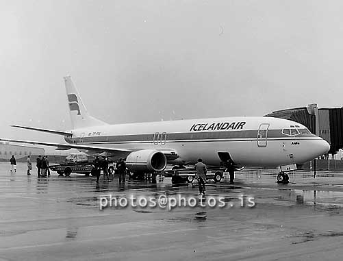 ss07752.jpg
Koma fyrstu B-737 þotu Flugleiða 1989