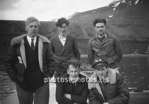 ss07113.jpg
Catalina áhöfn FÍ, 1946. F.v. standandi; Rafn Sigurvinsson, Hrafnkell Sveinsson hjá FÍ á Akureyri, Sigurður Ingólfs