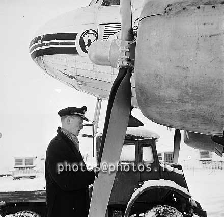 ss07319.jpg
Sigurður Haukdal flugstjóri á Akureyri 1957