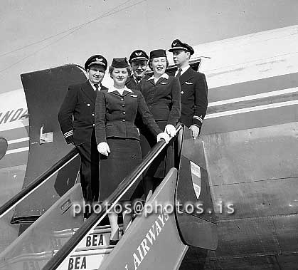 ss07332.jpg
DC-4 áhöfn FÍ, 1957. F.v. Aðalbjörn Kristbjarnarson, Ólöf Sigurðardóttir, Gunnar Valdermarsson, Rut Strange og Axel