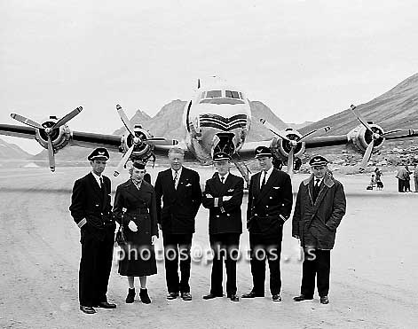 ss07392.jpg
Áhöfn og farþegi í Ikateq 1958. F.v. Snorri Snorrason, Guðrún, Jens Guðbjörnsson, Sigurður Haukdal, Gunnar Skaftaso