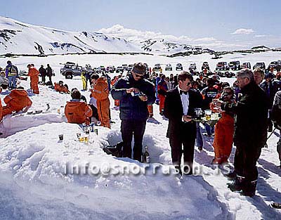 hs010017-01.jpg
fólk í jeppaferð, adventure tour,hvataferð, team building