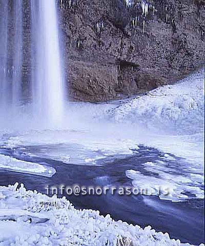 hs009164-01.jpg
Seljalandsfoss, foss í klakaböndum, iced waterfall