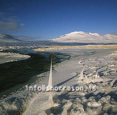 hs007131-01.jpg
lækur og snjór, stream and snow