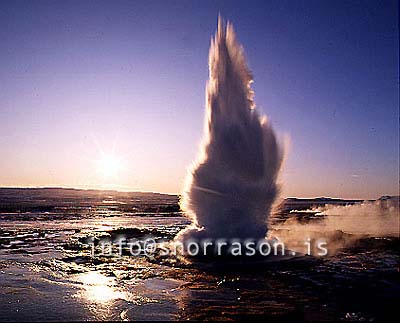 hs004213-01.jpg
Strokkur, hot spring south Iceland