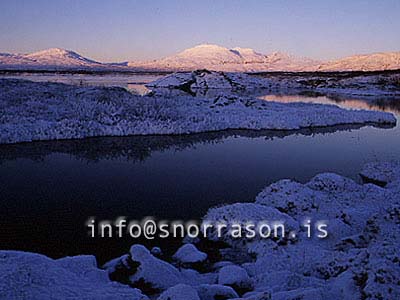 hs003928-01.jpg
Þingvellir
winter light at Thingvellir, water and snow