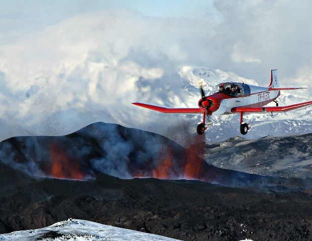 the eruption started on the 19th of march around midnight.jpg