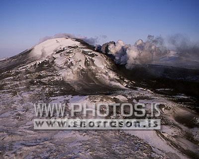 hs007403-01.jpg Hekla, erupting in 2000