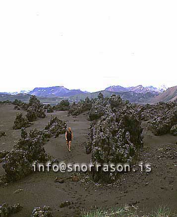 hs012034-01.jpg
sand and lava fields in Dómadalur trail