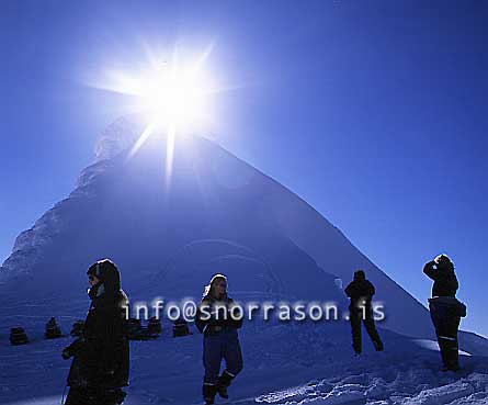 hs012420-01.jpg
Ferðamenn á Snæfellsjökli
travelers at the top of Snaefellsjokull glacier