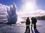 hs012389-01.jpg
ferðamenn við Strokk í Haukadal
tourists enjoying hot spring "Strokkur"