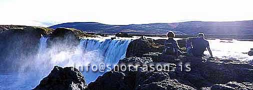 hs011788-01.jpg
ferðamenn við Goðafoss
tourists at Godafoss waterfall in north Iceland