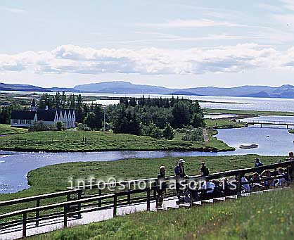 hs011205-01.jpg
Ferðamenn á Þingvöllum
people in Thingvellir