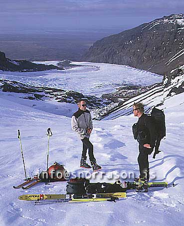 hs009880-01.jpg
gengið upp Virkisárjökul í Öræfasveit
on the route to Hvannadalshnjukur
