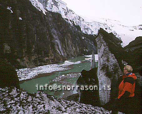 hs009090-01.jpg
Í Grímsvötnum á Vatnajökli
Grimsvötn in Vatnajökull glacier