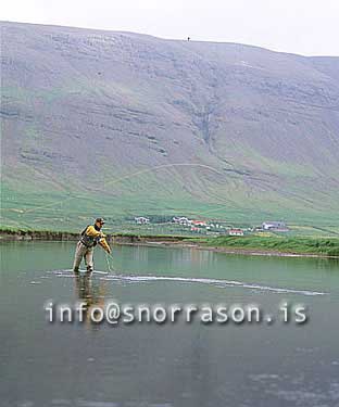 hs008834-01.jpg
Salmon fishing in Laxá in Kjos