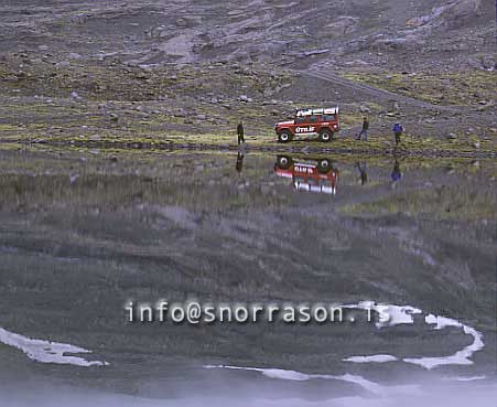 hs007634-01.jpg
við vatn eitt á leið á Skálafellsjökul, Suðursveit
Noname Lake in se- Iceland
