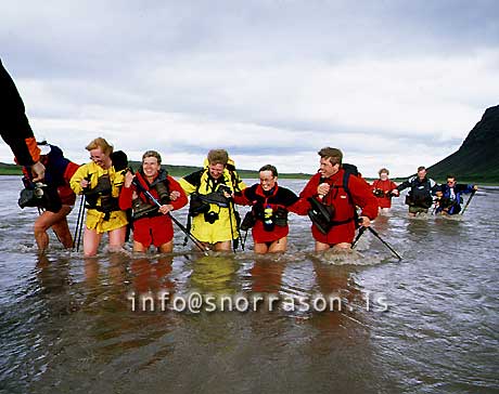 hs006479-01.jpg
Ferðamenn vaða á í Reykjafirði á  Ströndum
Hikers in Reykjafjordur, west Iceland