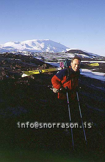 hs003848-01.jpg
Fjallaskíðamaður á leið á Heklu.
mountainskiier on Mt. Hekla.