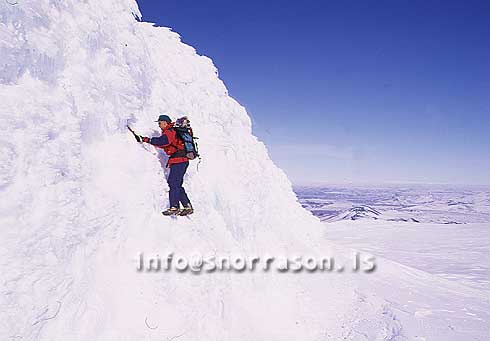 hs003838-01.jpg
Fjallaskíðamaður á Heklu.
mountainskiier on Mt. Hekla.