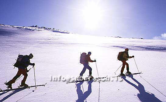 hs003822-01.jpg
Fjallaskíðafólk  á labbi í Heklu hlíðum.
Mountain skiers on Mt. Hekla